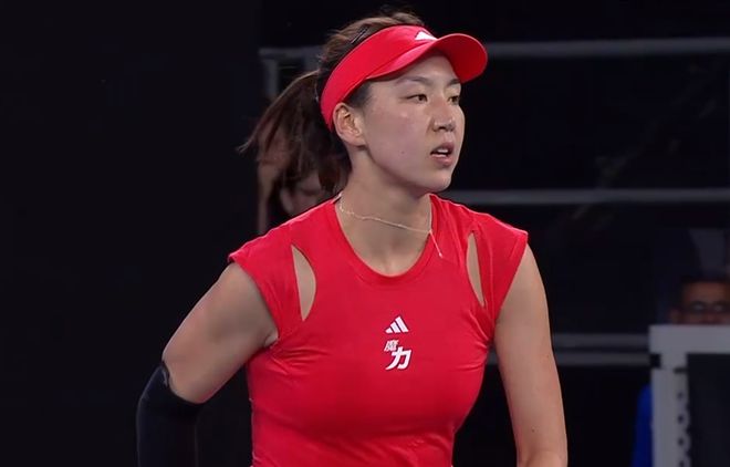 女网连续爆冷：奥运亚军0-2携中国金花一轮游郑钦文直通32强(图2)