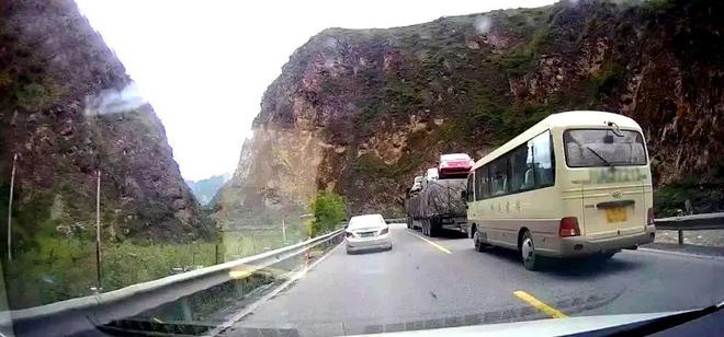 自动挡超车动力不足怎么办？记住这个做法超车又快又稳(图5)