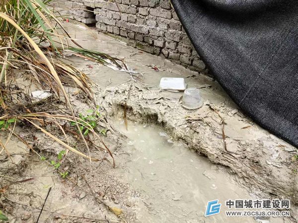 浙江东阳个别搅拌站排污严重未经许可混凝土流入市场(图1)