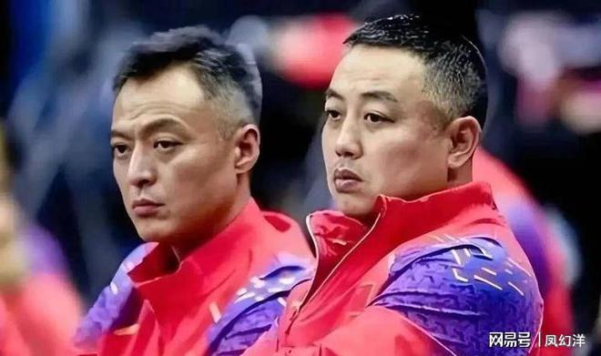 最新！刘国梁秦志戬一起现身女装店看衣服网友：国乒“新CP”(图2)