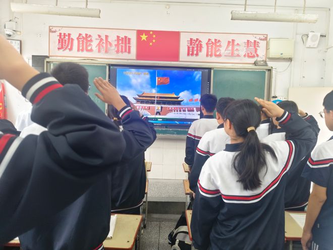 淮滨县实验学校主题教育暨升旗仪式(图2)