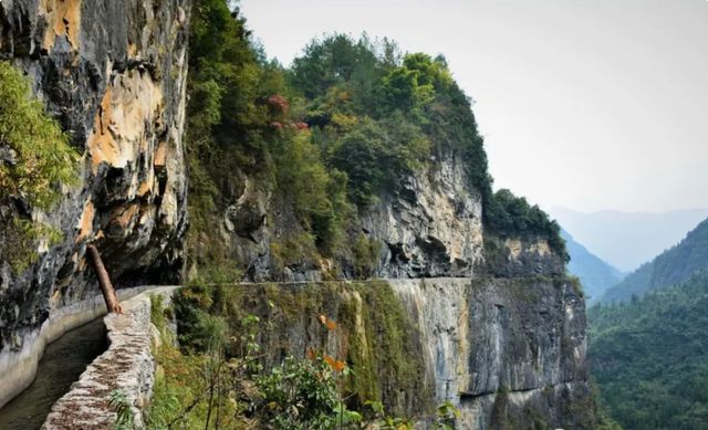 重庆石柱低调的挂壁水渠人工开凿又险又美未经开发旅游慎入(图3)