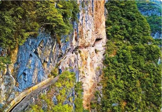 重庆石柱低调的挂壁水渠人工开凿又险又美未经开发旅游慎入(图4)