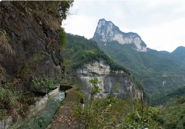 重庆石柱低调的挂壁水渠人工开凿又险又美未经开发旅游慎入(图6)