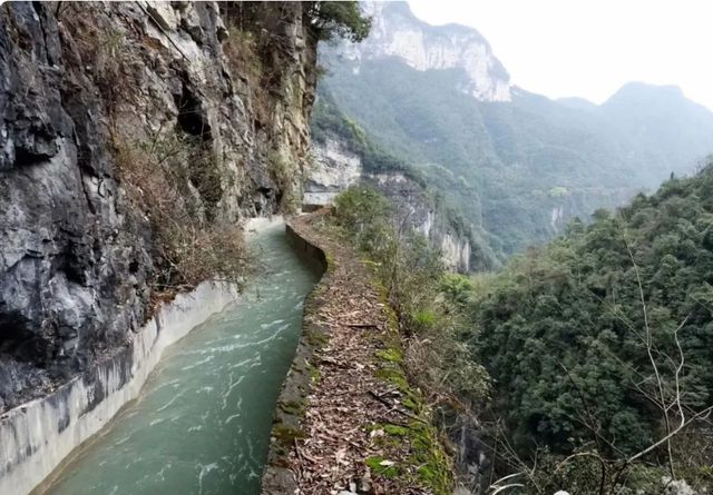 重庆石柱低调的挂壁水渠人工开凿又险又美未经开发旅游慎入(图2)