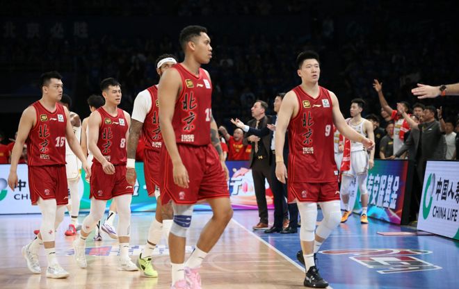 连输两主场北京球迷骂球队丢人方硕道歉周琦闭嘴不再吹牛(图3)